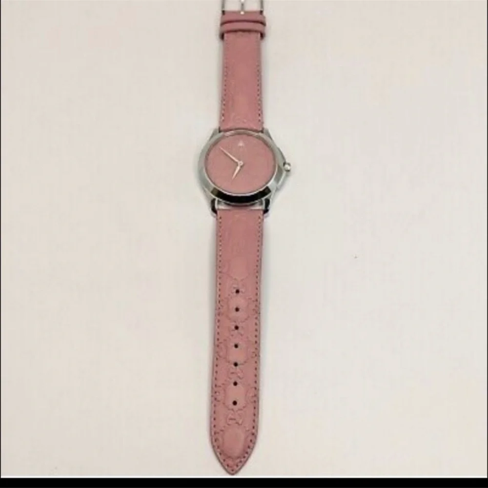 Gucci Luxury Watch Gorgeous! Swiss made and all leather!